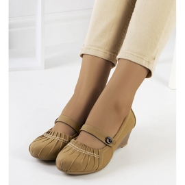 Beige Pumps mit Raffung von Nita 1