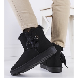 Schwarze Schneestiefel mit Lachance-Schleife 2