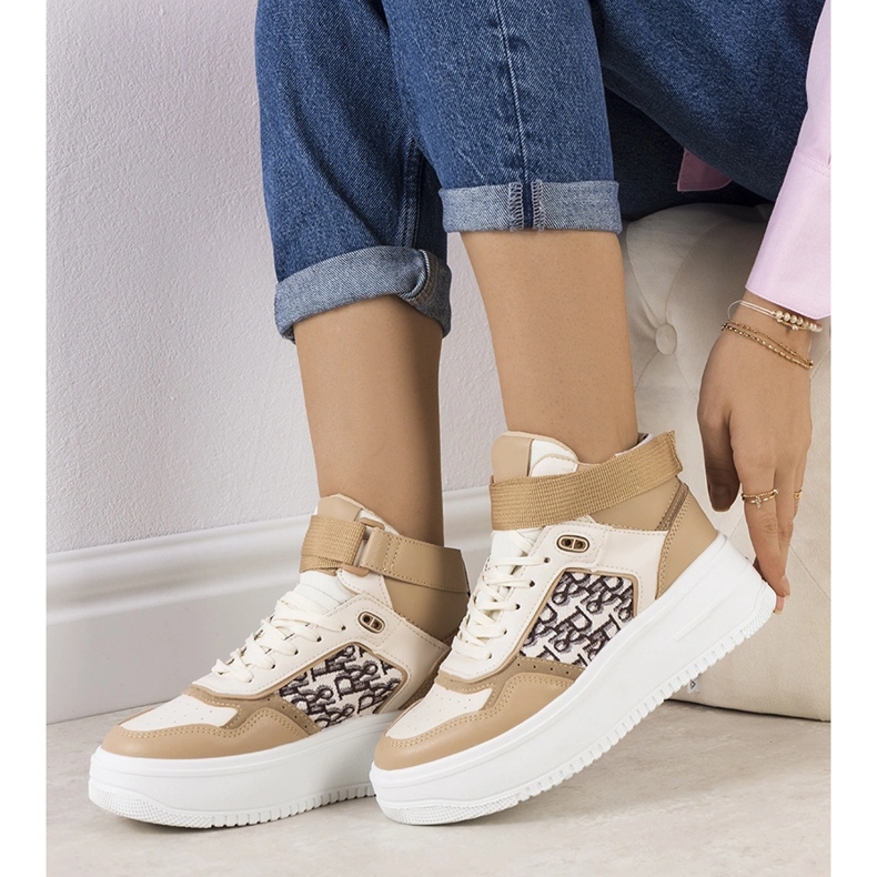 Knöchelturnschuhe von Adolis beige 1