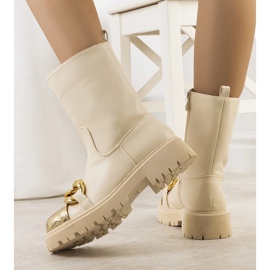 Beige Stiefel mit Morro-Kette 1