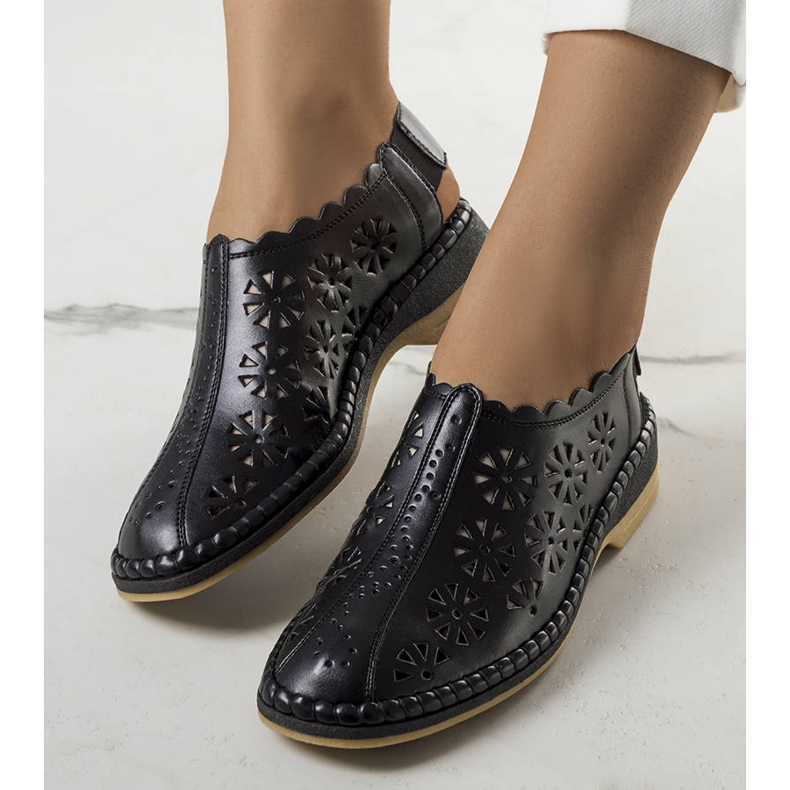 PA1 Schwarze durchbrochene Ferre-Hausschuhe 1