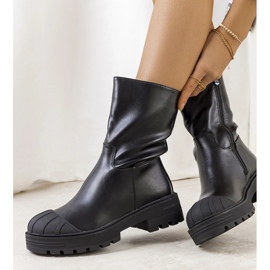 Schwarze Sville-Trapper 1