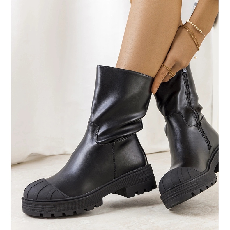 Schwarze Sville-Trapper 1