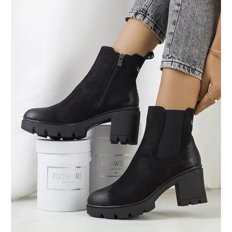 Schwarze Wildlederstiefel mit hohem Absatz von Svelte 2