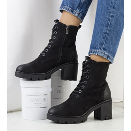 PA1 Chichig-Stiefel aus schwarzem Wildleder mit hohen Absätzen 1