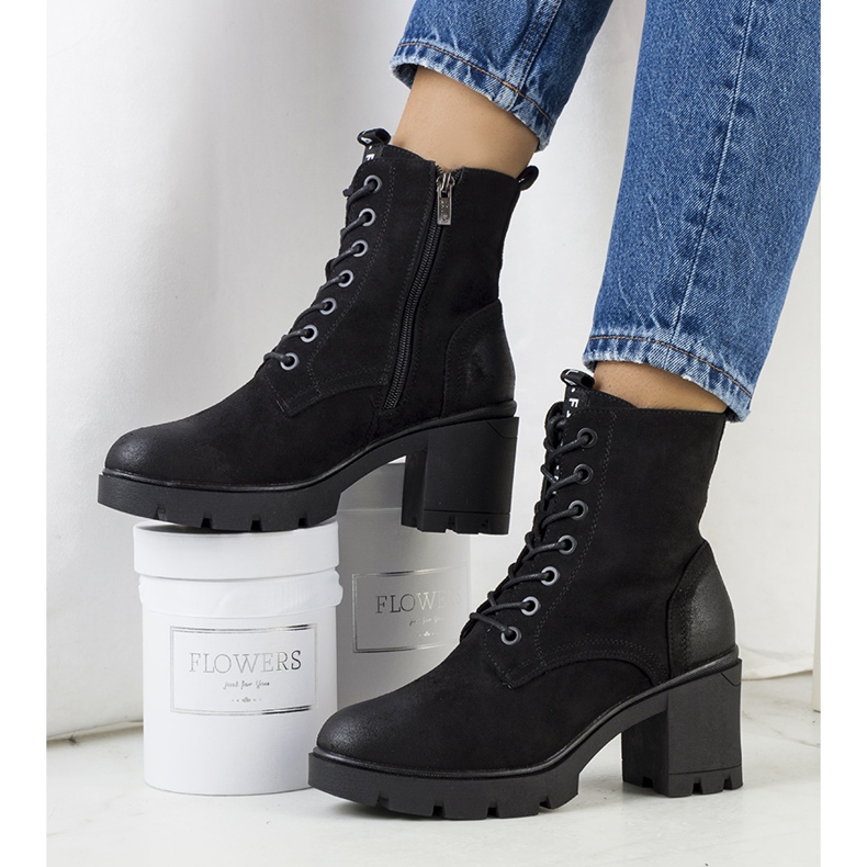 PA1 Chichig-Stiefel aus schwarzem Wildleder mit hohen Absätzen 1