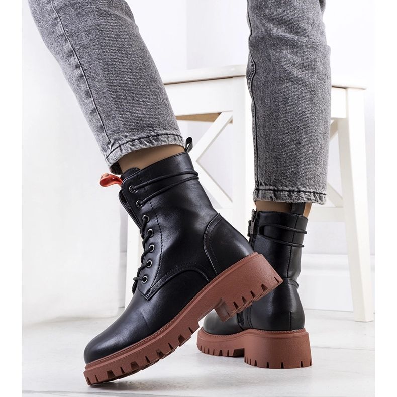 Schwarze Sicula-Trapper 1