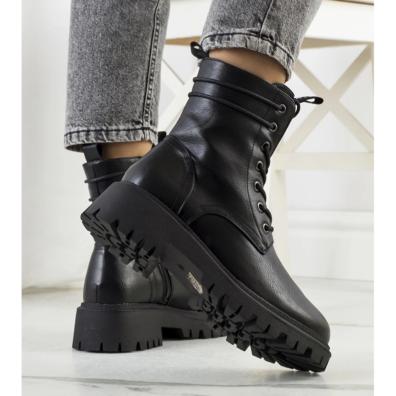 Aleida schwarze Fallensteller 1