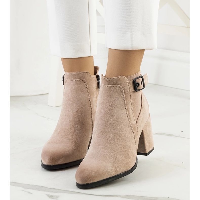 Beige Stiefeletten 1