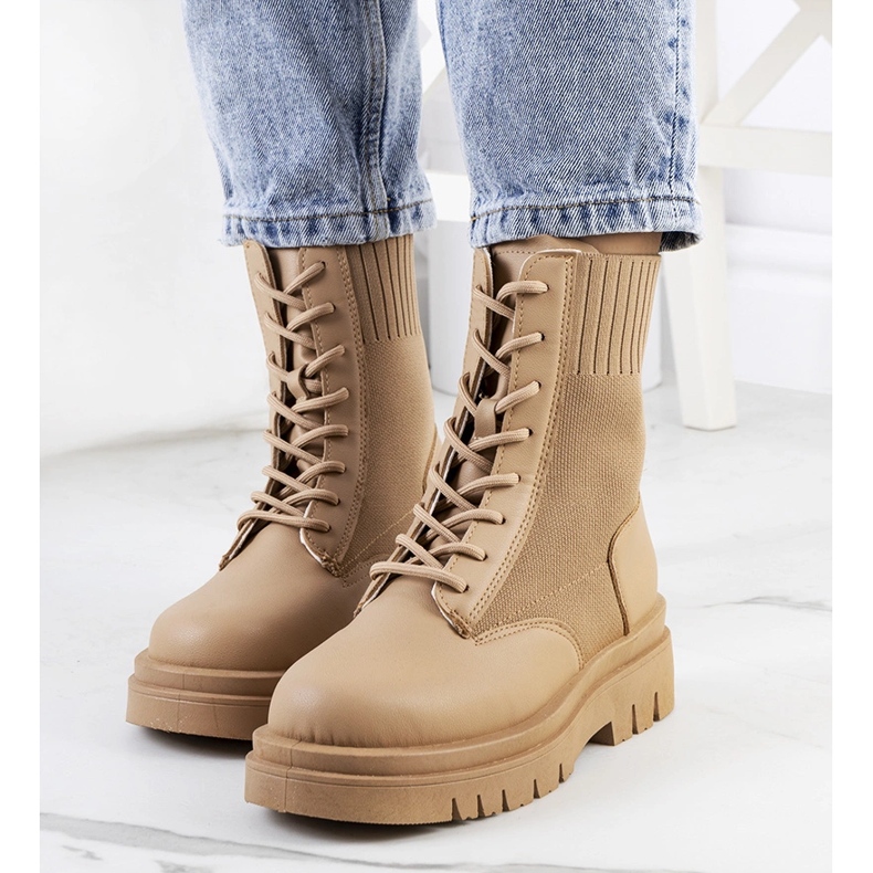 Brown-Lennon-Trapper beige 1