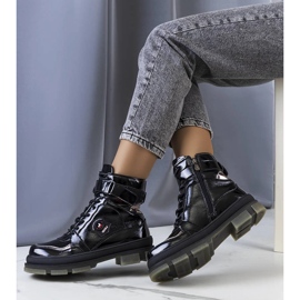 Schwarze Lackstiefel von Salent 1