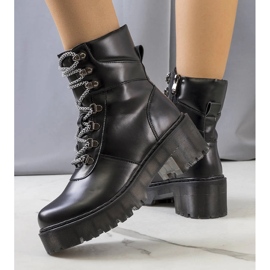 Schwarze Stiefel mit dekorativer Hildel-Bindung 1