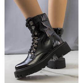 PA1 Schwarze Stiefel auf der Traktorsohle von Iglesi 1