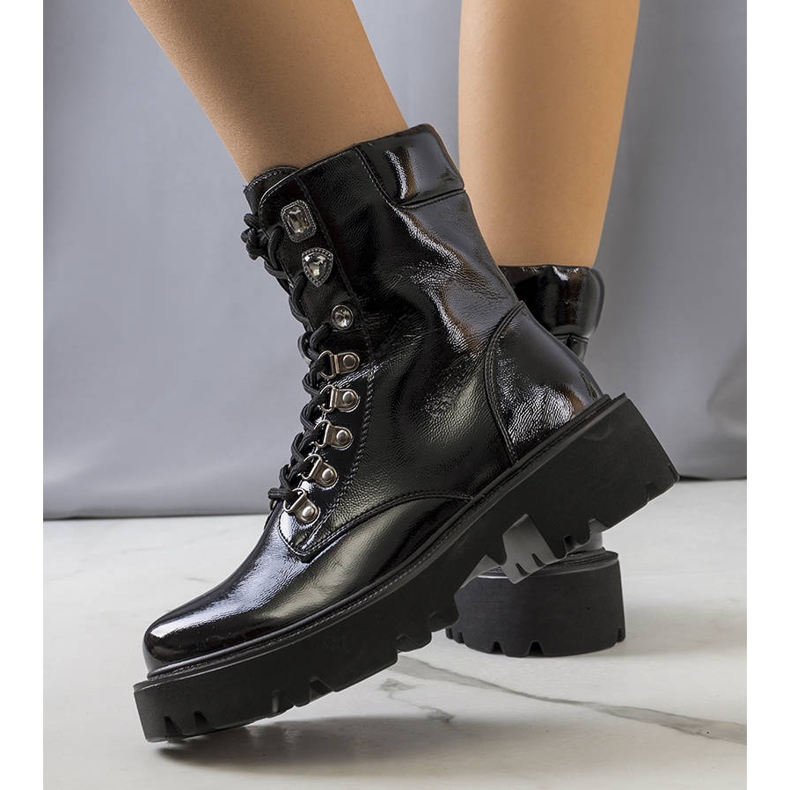 PA1 Schwarze Stiefel auf der Traktorsohle von Iglesi 1