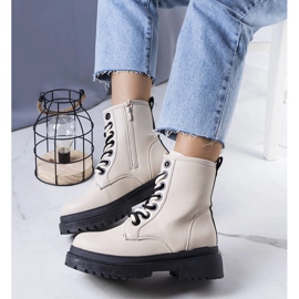 Beige isolierte Stiefeletten von Jolene 1