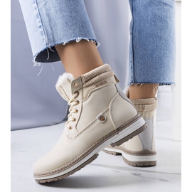 BM Beige gefütterte Stiefel von Saylor 1