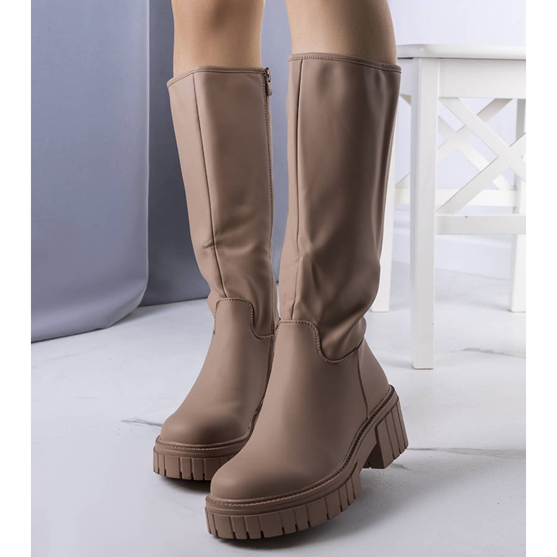 Braune, isolierte Stiefel von Salda beige 1