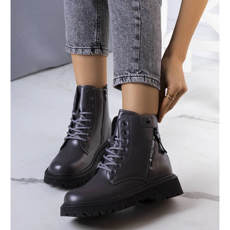 Graue isolierte Stiefel von Anja 1