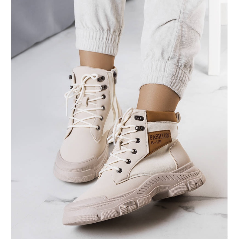 BM Fordla beige isolierte Stiefel 1