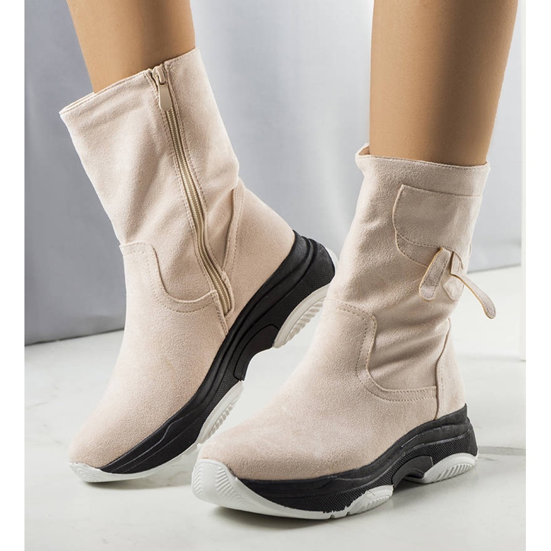 Destino beige isolierte Stiefel 1