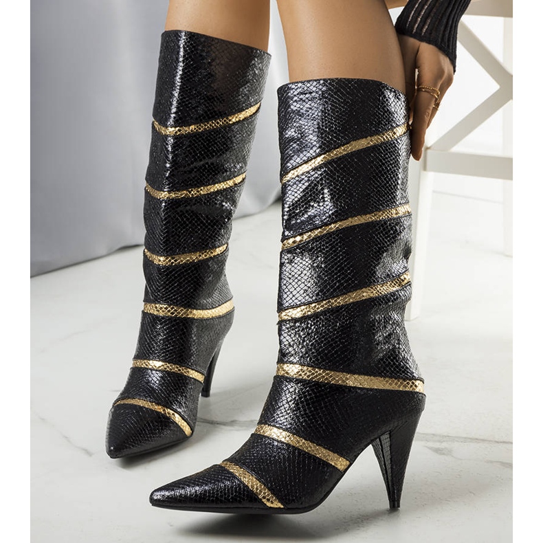 Schwarz-goldene isolierte Nevzo-Stiefel 1