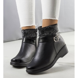 PA1 Schwarze, isolierte Stiefel auf dem Keil Bryson 1