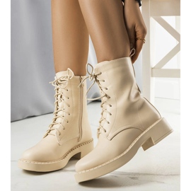 Beige isolierte Stiefel von Ildar 1