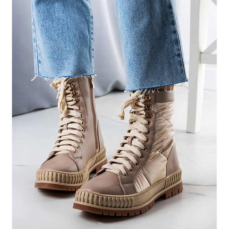 Beige isolierte Stiefel von Hamina 1