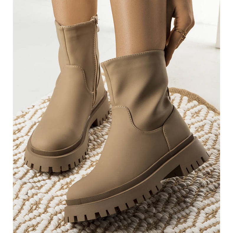 Basil braun isolierte Stiefel 1