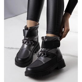 Silberne Schneestiefel mit Ephraim-Kette schwarz 1