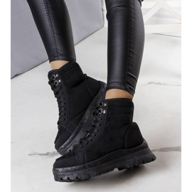 Schwarze isolierte Stiefel von Isaias 1