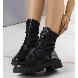 BM Schwarze Turnschuhe von Ensley 1