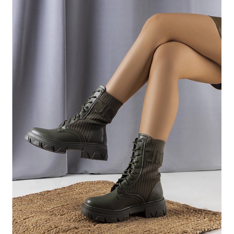 Grüne Wanderschuhe von Kori 1