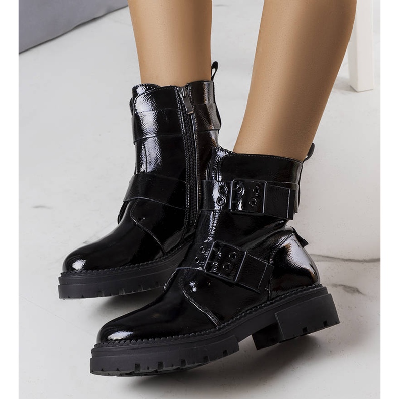 Schwarz lackierte isolierte Stiefel von Faleri 1