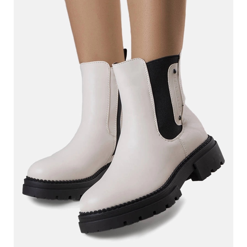 Cremefarbene isolierte Stiefel von Caron beige 1