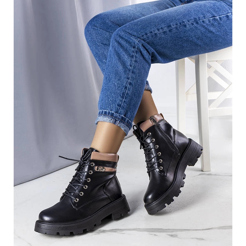 Schwarze isolierte Stiefel von Artois beige 1