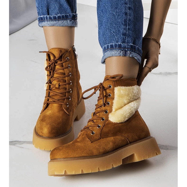 Braune isolierte Stiefel mit Fell von Bernar 1