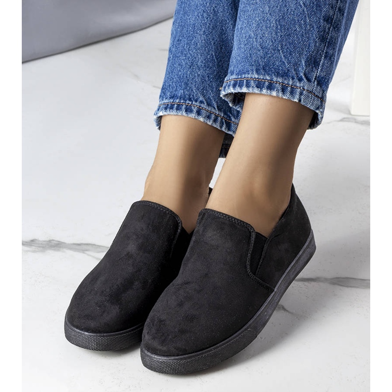 Schwarze Turnschuhe mit Öko-Teil 1