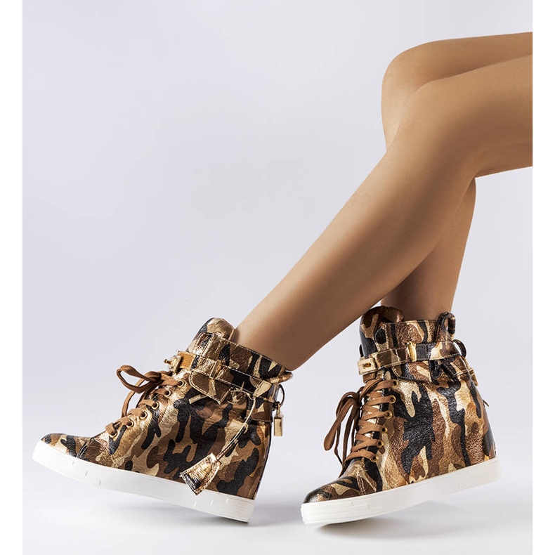 Braune Sneaker mit Keilabsatz und Camouflage-Muster von Annabelle beige 1