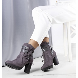 BM Graue isolierte Stiefel von Rayan 1