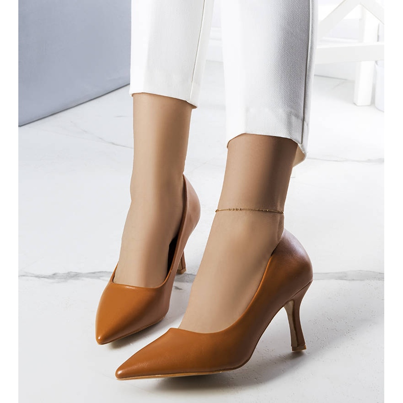 BM Braune Pumps mit niedrigem Absatz von Jayda 1