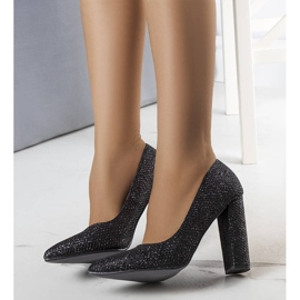 BM Schwarze Brokat-Pumps mit Absatz von Belle 1