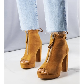 BM Camelfarbene Stiefel mit Absatz von Payto braun 1