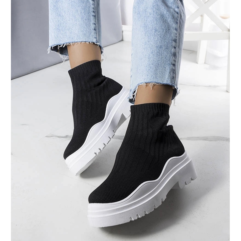 Schwarze Cali-Stiefel mit weißer Sohle 1