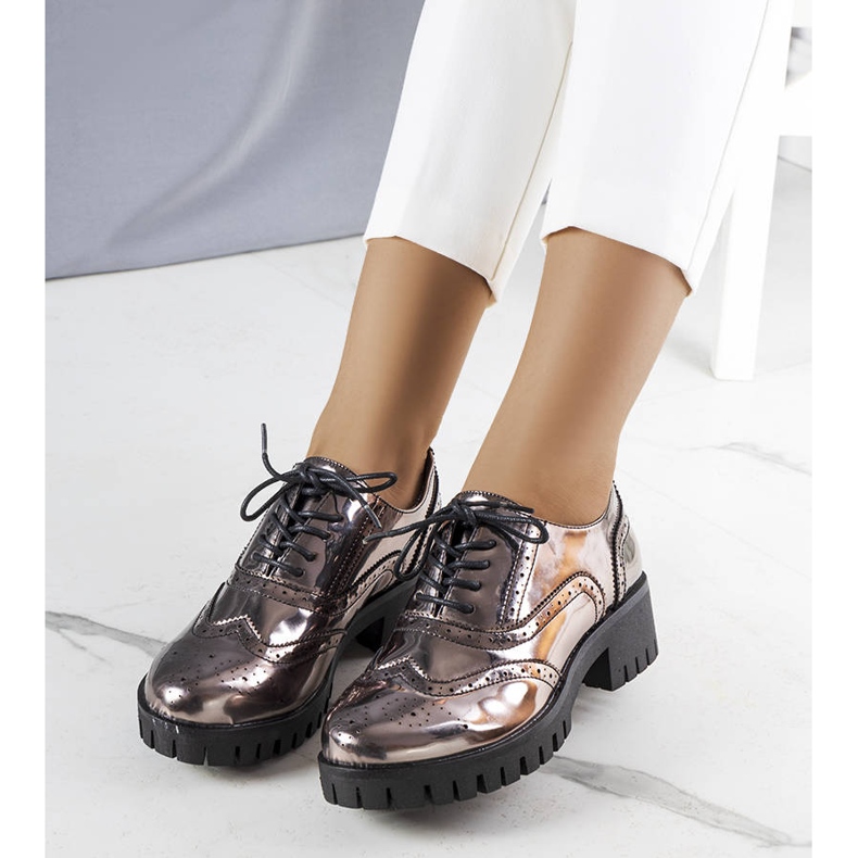 Metallic schwarze Schuhe von Myra 1