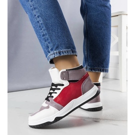 Weiße und rote High-Top-Sneakers von Elizabeth 1