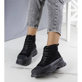 BM Schwarze Plateausneaker von Gertrude 1