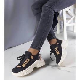 Schwarze Sportschuhe von Sheryl 1