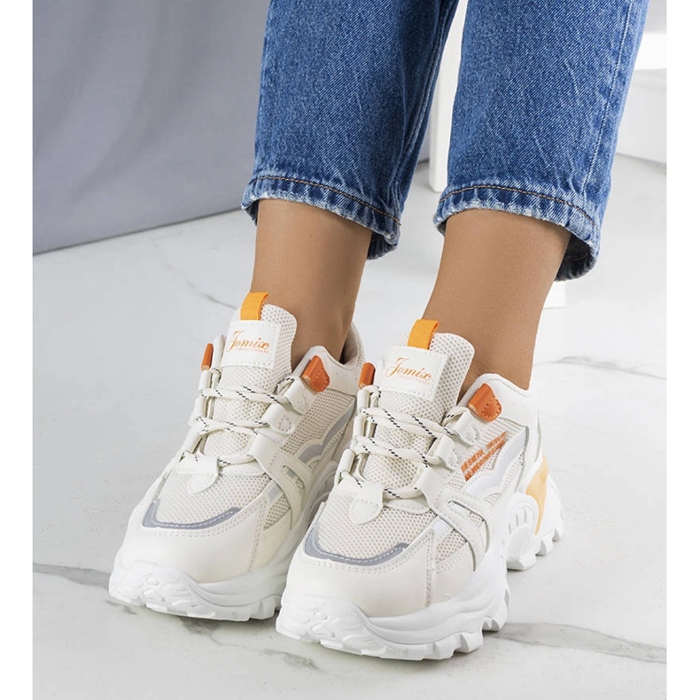 Opalbeige Sneakers mit Neoneinsätzen 1