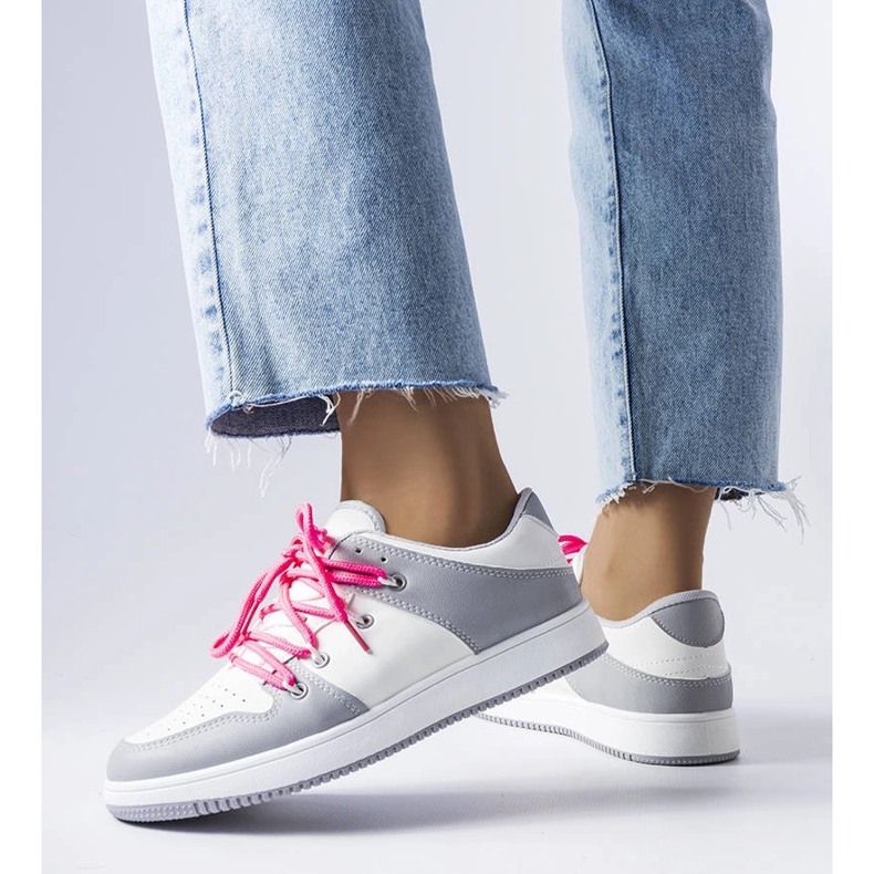 Weiße Retro-Sneaker von Shari 1